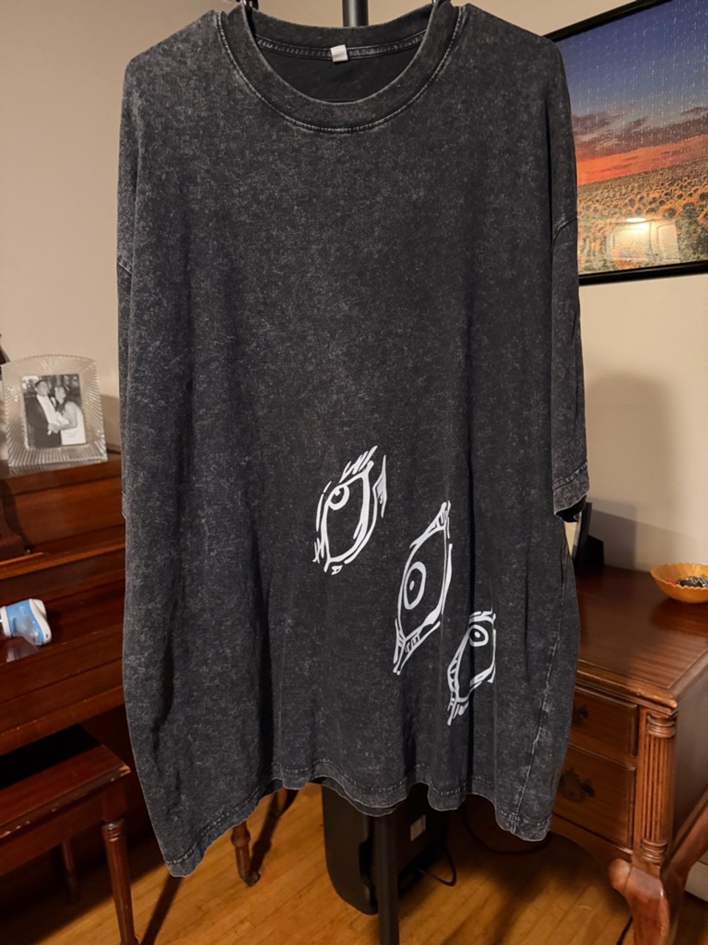 Manga, Gojo, Black Mineral-Wash T-Shirt “The Honored One”